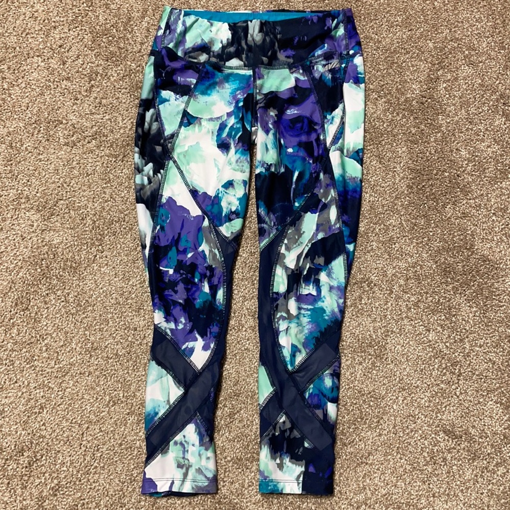 NWOT Avia Cropped Leggings